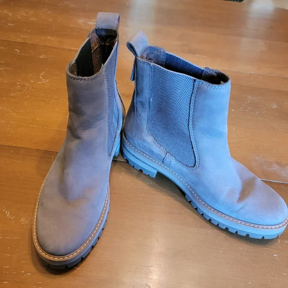 Timberland Women's Courmayeur Valley Chelsea Boot in taupe nubuck leather - Picture 11 of 11